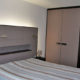 Chambre avec tête de lit et placard - Menuiserie Agencement Général 44 à Nantes (44)