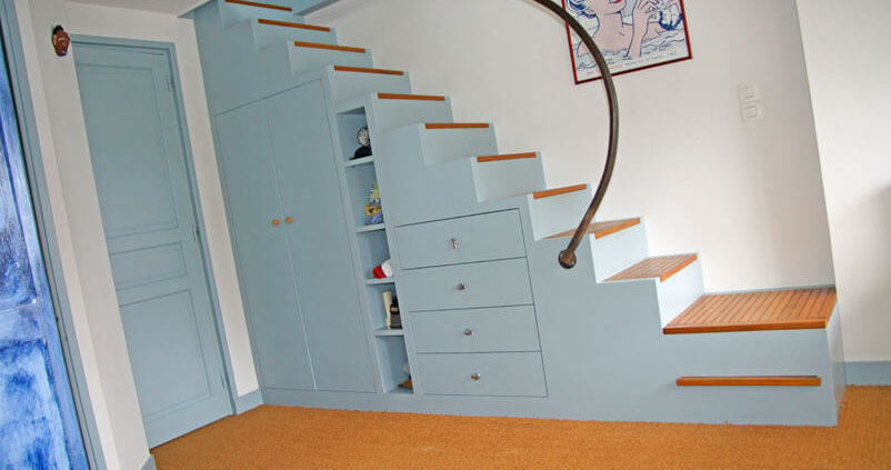 Escalier avec rangements intégrés - Menuiserie Agencement Général 44 à Nantes (44)